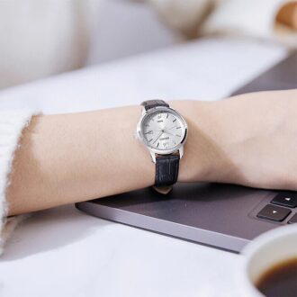 Orologio al quarzo bianco