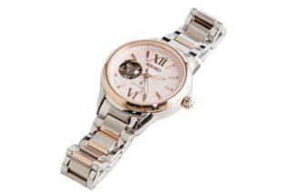 Orologio meccanico con quadrante traforato